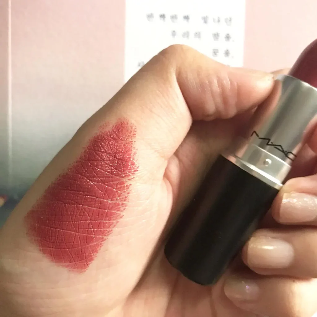 MAC Amplified Lipstick review Bric-o-La swatch